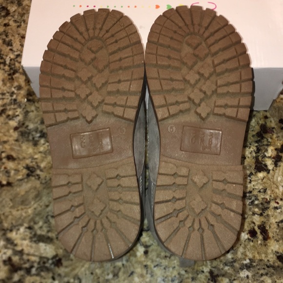 🎀CRB Girls Boots Grey bling 💎on outer sides NWT - Picture 5 of 7